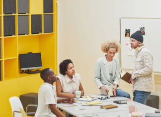 BTU แอร์ไม่พอ: เมื่อจำนวนคนในห้องผลาญความเย็นจนแอร์ทำงานหนัก? BTU แอร์ไม่พอ: เมื่อจำนวนคนในห้องผลาญความเย็นจนแอร์ทำงานหนัก?
